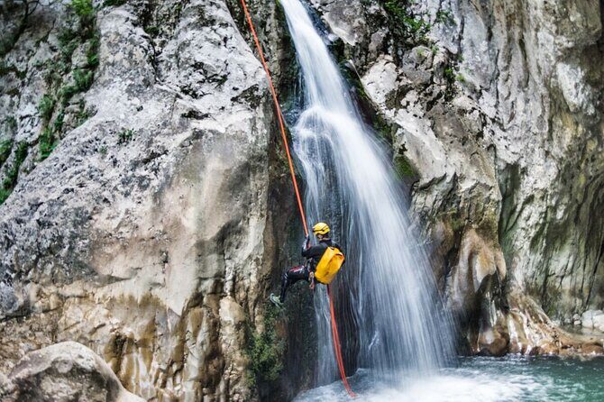 3Hrs Intermediate Canyoning in North Bali (Pickup, Lunch & GoPro) - Who should book Yeh Muncat intermediate canyoning