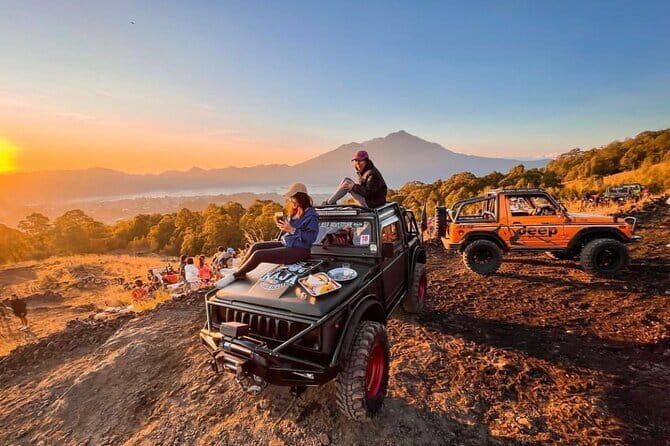 4WD Jeep Mount Batur Sunrise Experience By Bali Volcano Jeep - At the viewpoint: waiting without wasting daylight
