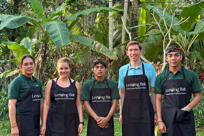 Authentic Balinese Cooking Class with Jewelry Making Class - The garden tour and culture chat: small details that make the day stick
