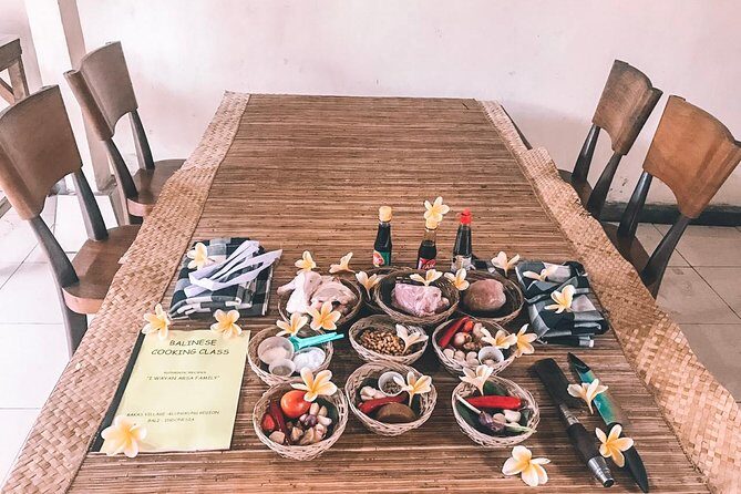 Authentic Balinese Cooking Classes - Chef attention in a group of 10 (why that matters)