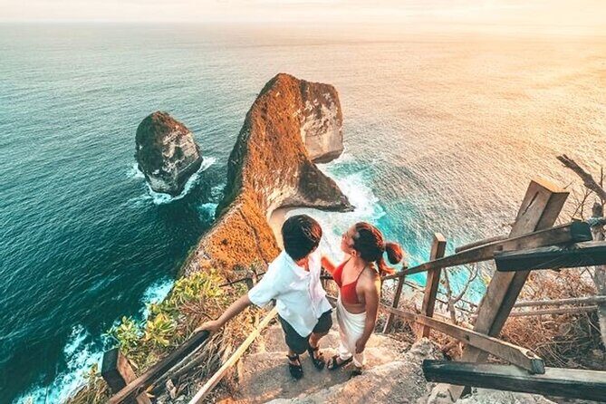 Bali 2 Days Package Nusa Penida and Ubud Tour with All Inclusive - Mas Carving Center: small cultural stop, good for shopping without pressure