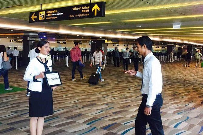 Bali Airport - Arrival Transfer - Your ride: 7-seater car that’s comfortable for 4 + baggage