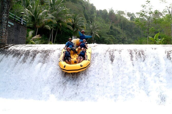 Bali Best-Activities: Telaga Waja Rafting Adventure - The optional 4-meter Bajing dam jump: how to decide on the spot