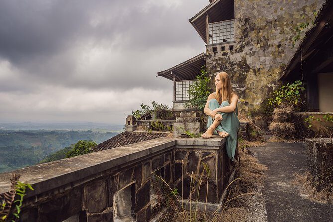 Bali Ghost Tour: The Biggest Abandoned Hotel in Bali - Ulun Danu Bratan Temple: a lake-temple start you’ll actually enjoy