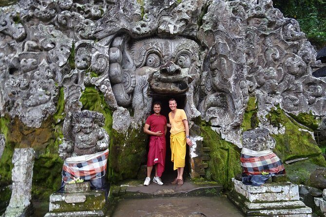 Bali Highlights Private Tour with Elephant Cave and Rice Field - Mas Carving Center: wood sculpture culture in the Ubud region