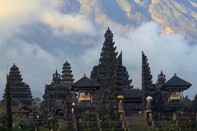 Bali Most Beautiful Temples Private Tour - Timing, weather, and what to wear for Bali temples