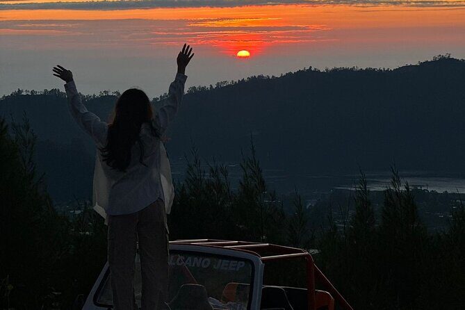 Bali: Mount Batur Jeep Sunrise & Hot Springs - All Inclusive - Floating temple photo stop: a short break with big payoff
