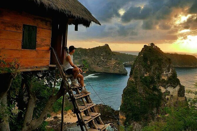 Bali : Nusa Penida with Lunch ,car, driver - Kelingking Beach (Stop 2): the cliff viewpoint, quick and intense