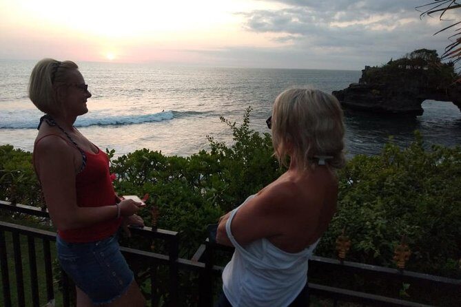 Bali Private Tour: Ulun danu Temple, Iconic Handara Gate & Tanah lot sunset. - Tanah Lot sunset: plan for the last hour, not the last minute
