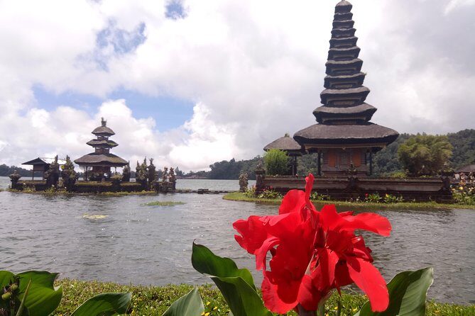 Bali Private Tour: Ulun danu Temple, Iconic Handara Gate & Tanah lot sunset. - Guides make the day: Wayan Sugama, Ali, Riko, and Darma