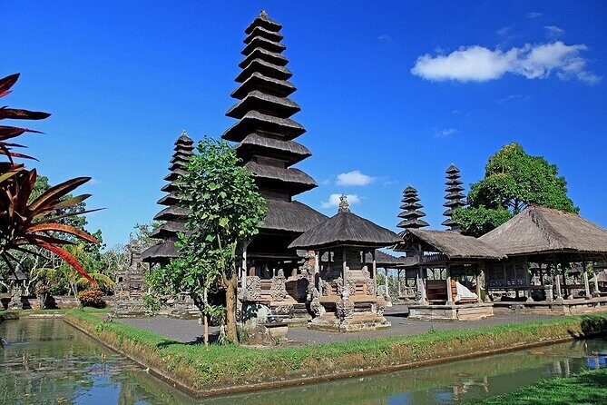Bali Private Tour: Ulun danu Temple, Iconic Handara Gate & Tanah lot sunset. - Timing, dress code, and what to pack for a 10-hour day