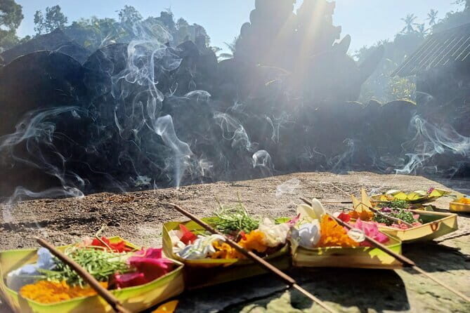 Bali Spiritual Shamanic-Palm Reading, Temple Healing Tour - What the guides seem to do well (and why it matters)