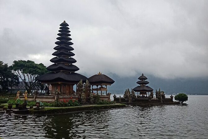 Bali Tanah Lot, Ulun Danu Beratan & Jatiluwih Rice Terrace - Tanah Lot: the sea temple that looks like it floats