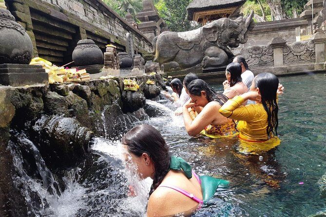Bali Tour: Ubud Most Popular Place - Ubud art market and Puri Ubud palace: local crafts and royal roots
