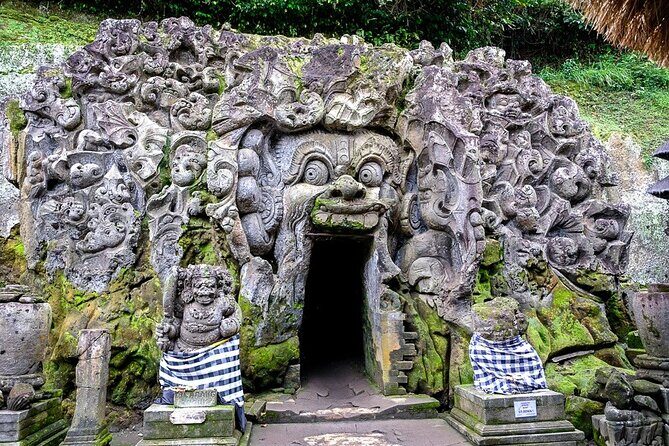 Bali Ubud Tour: Monkey Forest, Waterfall & Rice Terrace - Stop 6: Tegenungan Waterfall for that green valley pause
