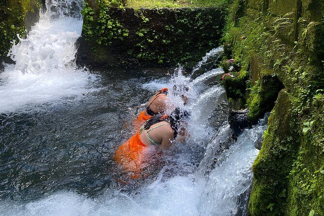 Bali: Water Purification at Pura Mengening - A short ritual at Pura Mengening that targets mind, body, soul
