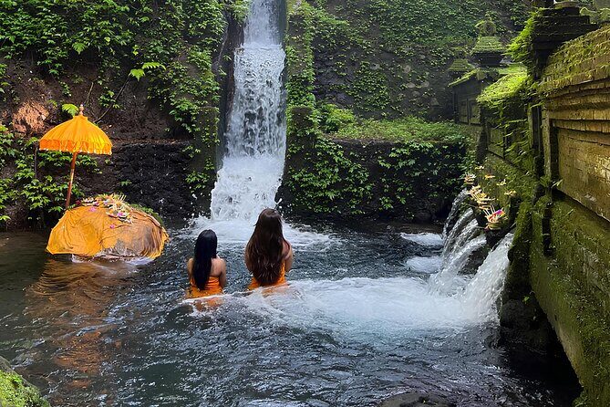 Bali: Water Purification at Pura Mengening - Temple etiquette without stress: how to feel comfortable in your ceremony clothes