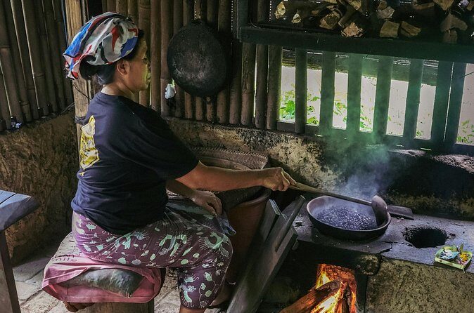 Best Day Tour - #1 Ubud Top Attraction - Sacred Monkey Forest Sanctuary: temples plus more than 1,200 monkeys