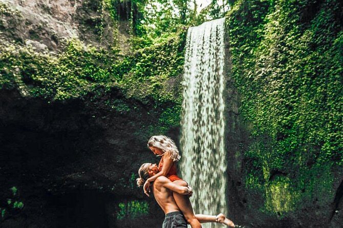 Best Of Ubud : One Day Hidden Waterfall Tour with Tempel - Puseh Batuan Temple: 10th-century village worship and the sarong rule
