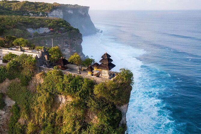 Best Sunset at Uluwatu with Kecak Dance - Private car comfort from Ubud: who you’ll ride with and how guides help