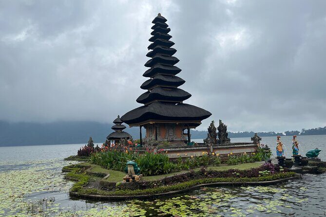 Celukan Bawang private North Bali Nature Tour - Ulun Danu Beratan: the lakeside temple photo that feels believable