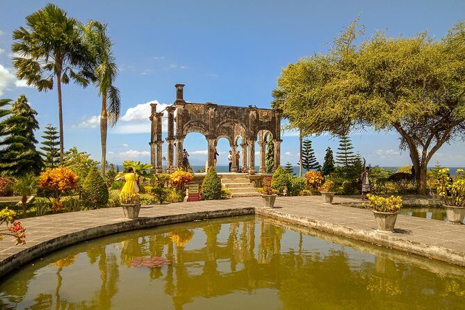 East Bali Tour, Lempuyang - Tirta Gangga - Ujung Soekasada - Black sand Beach - Ujung Water Palace (Taman Ujung Soekasada): angles, water, and a 1919 backstory