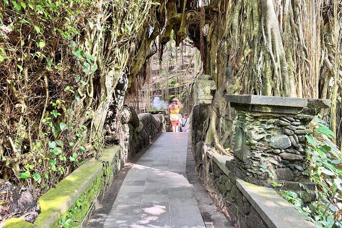 Exclusive Ubud Experience: Nature, Culture & Adventure in One Day - Warung Dewa Malen lunch: a simple refuel between temples and monkeys