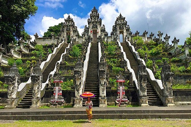 Exploring Bali in 5 Days: Completed Journey of Discovering Bali - Day 3: Sekumpul waterfalls, Wanagiri Hidden Hills, Handara Gate, and an ancient tree