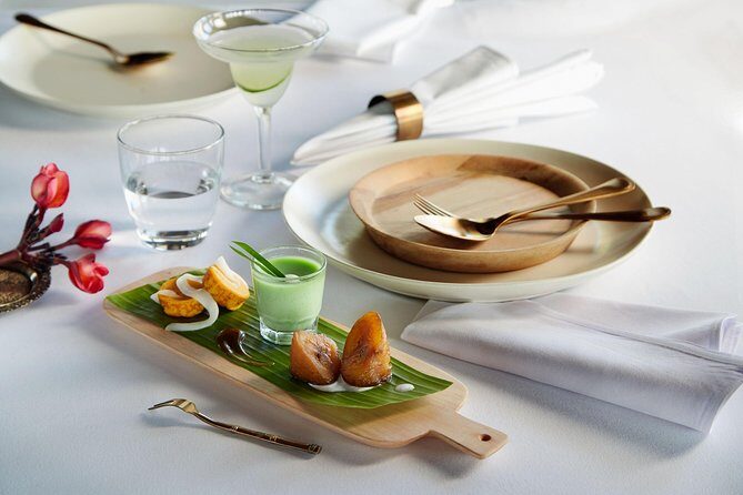 Forest Dining at Tree Deck overlooking lush valley of Ubud - Who this romantic treetop dinner fits best