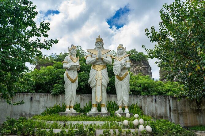 Full Day All Inclusive Uluwatu South Bali Private Tour - Uluwatu Temple on a Cliff: Views, Footsteps, and Monkey Rules