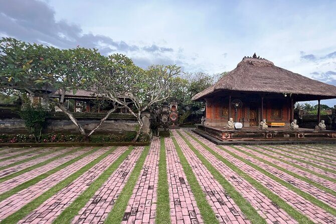 Full Day Kintamani Volcano View and Batur Natural Hot Spring - Lunch in Kintamani: buffet lunch with a view (and vegetarian options)