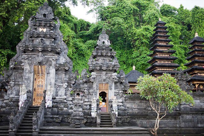 Gates to Heaven - Lempuyang Tour - Stop 3: Goa Lawah (Bali Bat Temple) and the Cave Temple Atmosphere