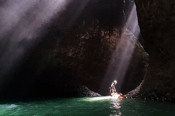 Intermediate canyoning trip in Bali "Aling Canyon" - Gear and Safety Setup: Wetsuit to Lanyard System