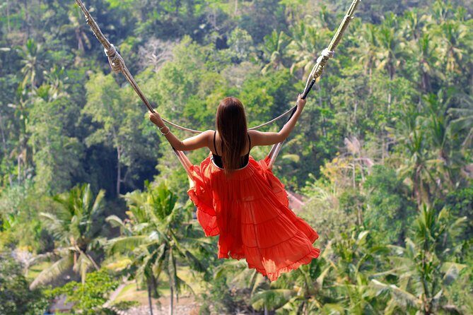 Jungle Swing - Volcano - Water Temple - Monkey Forest and Waterfall Tour - Stop 2: Tirta Empul Temple and the meaning of holy water springs