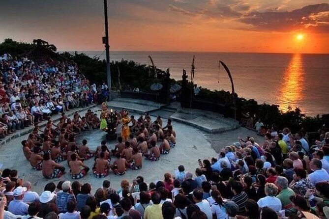 Kecak fire dance in Uluwatu - The private format: easier logistics, better photos