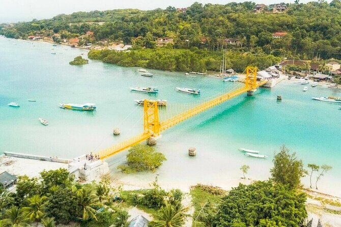 Lembongan and Ceningan Island Tour - Yellow Bridge: the iconic cross-island photo and a quick pause