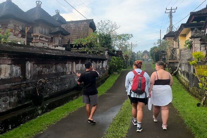 Magical Village Tour & Private Dinner with Fireflies in Bali - The mid-field pause: why the small building matters