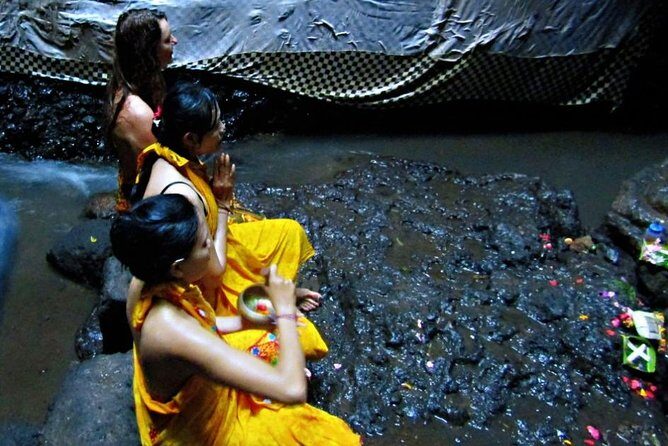 Matasidhi Holy Trip for the Soul - How the day is built: a 6:00 am start for Beji Griya Waterfall