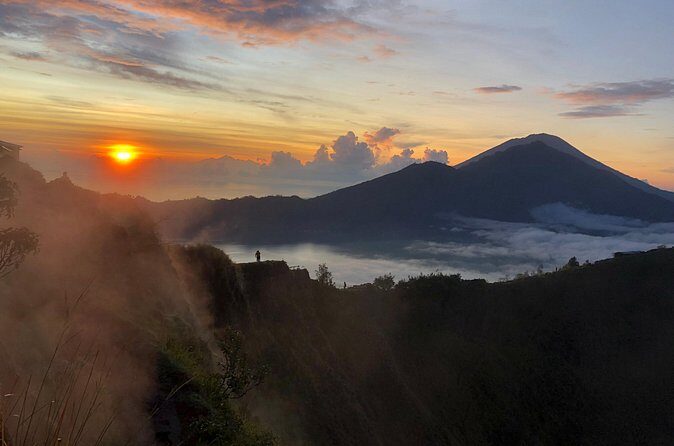 Mount Batur Sunrise Hike And Natural Hot Spring - Does this include natural hot springs?