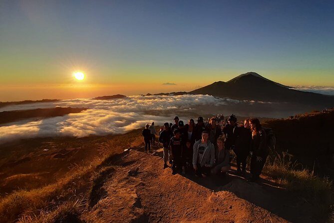 Mount Batur Sunrise Trekking Guide - The food and drinks: picnic breakfast plus hot tea
