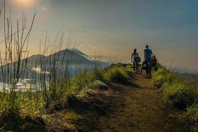 Mount Batur Sunrise Trekking with Optional Hot Spring - Transportation Upgrade: When Round-Trip Pickup Changes Your Whole Day