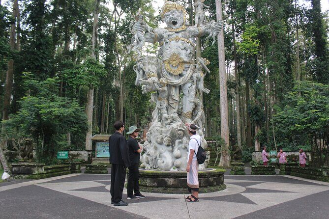 Munduk Private Customized Highlights Tour - Lake and Temple Day: Ulun Danu Bratan and Taman Ayun
