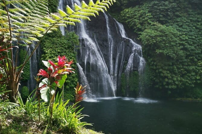 Munduk Twin lake Trekking, Ulun Danu Beratan & Hidden Waterfall - Handara Gate: the famous stop, with room to get your best shots
