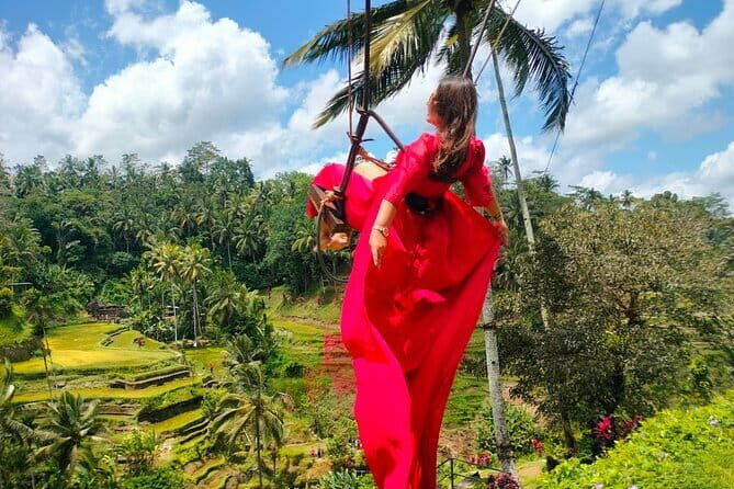 Myth of Pejeng Walking Tour - Temple etiquette: sarong rules, how to dress, and what to expect