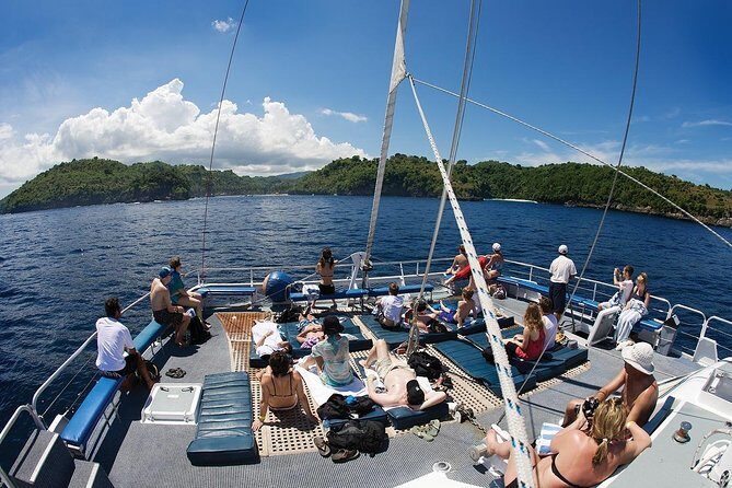 Nusa Lembongan: Island Discovery Cruise - Lunch and drinks at Crystal Bay area: the downtime you’ll notice
