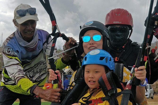 Paragliding Bali at Uluwatu Cliff with Photos/Videos - What to expect on the ground: gear, comfort, and photos that come out well