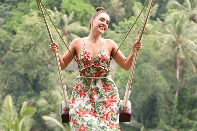 Private Bali swing, waterfall instagramable tour - Hotel pickup at 8:30 and how the day usually flows