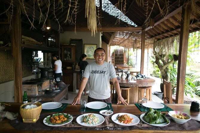PRIVATE Balinese Cooking Class in Ubud with Dewa with Transfers - From courtyard pavilions to an open kitchen