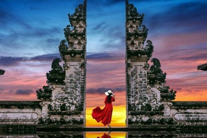 Private Car Charter Tour With Driver In Bali - Stop 1: Sacred Monkey Forest Sanctuary in Ubud