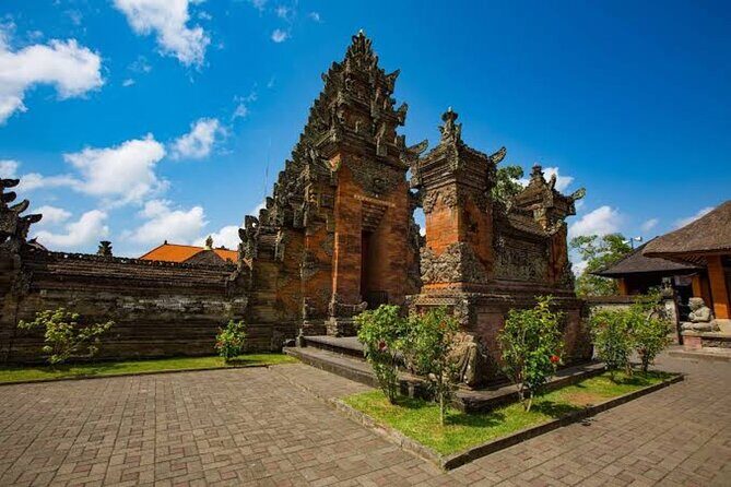 Private Day Tour To Waterfalls And Ubud Sightseeing - Batuan Temple: the Bali Hindu setting behind the scenery